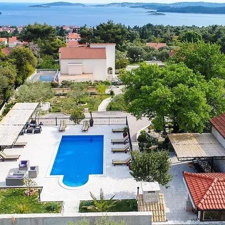 Andro Villa