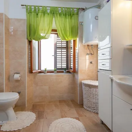 Andro Villa