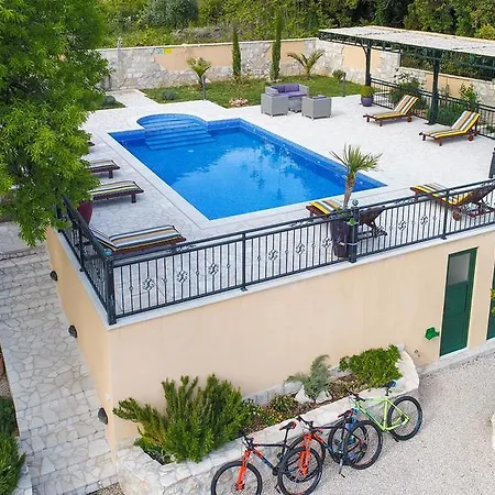 Villa Andro Orebic