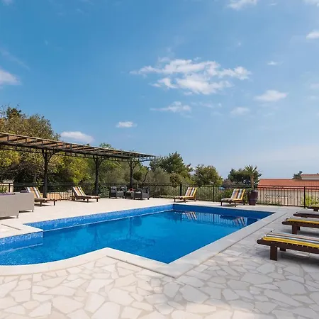 Villa Andro Orebic